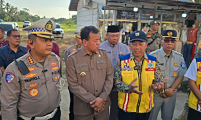 Kepala Balai Pelaksana Jalan Nasional (BPJN) Riau, Yohanes Tulak Todingrara saat menyampaikan keterangan pers di Teluk Kuantan, Rabu (6/8/2025)/Foto: mediacenter.riau